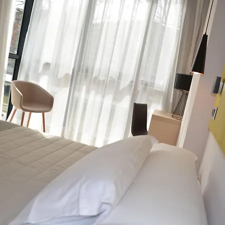 Plaza Hotel 2*