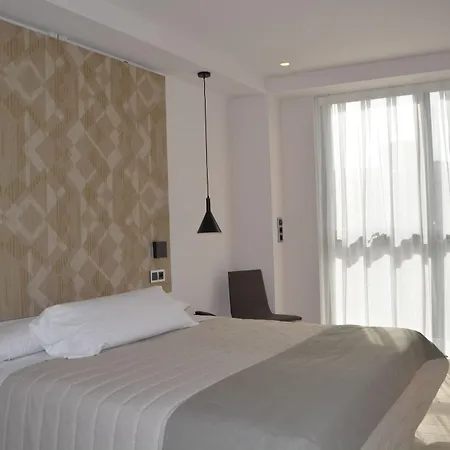 Plaza Hotel 2*