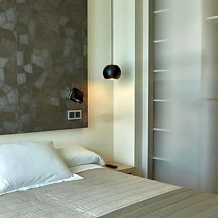 Plaza Hotel 2*